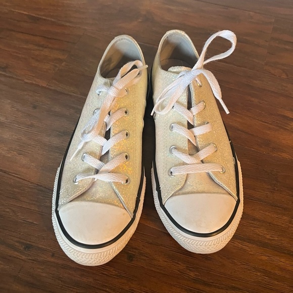 Converse Ivory White Iridescent Glitter Low Top Sneakers-Size 3 - Picture 2 of 9